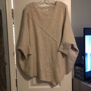 Lou & Grey poncho sweater off white